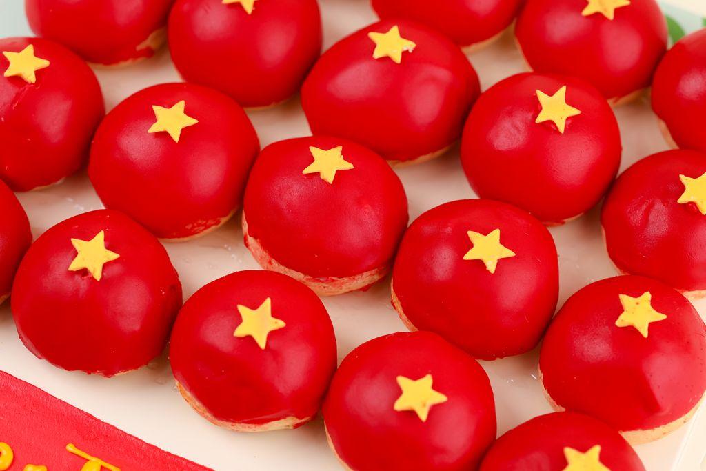 SCake set-banh-su-kem-singapore-co-do-sao-vang-2