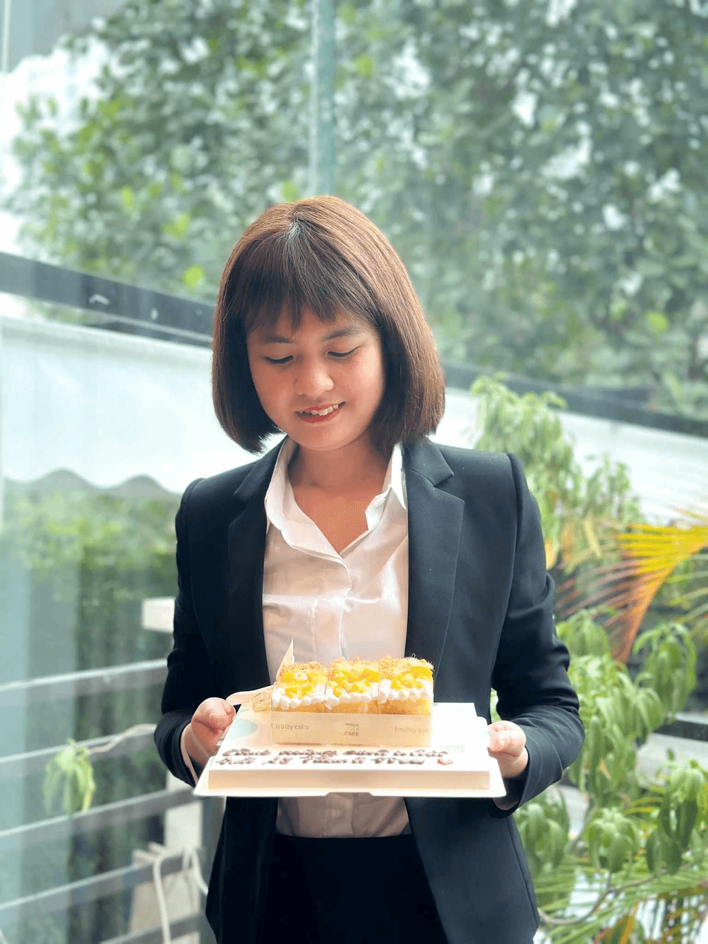 Ảnh feedback đơn 1575598 - Set bánh Sweet Sunshine (bông lan trứng muối - bánh kem bắp - mousse xoài) set 9 (size mini)