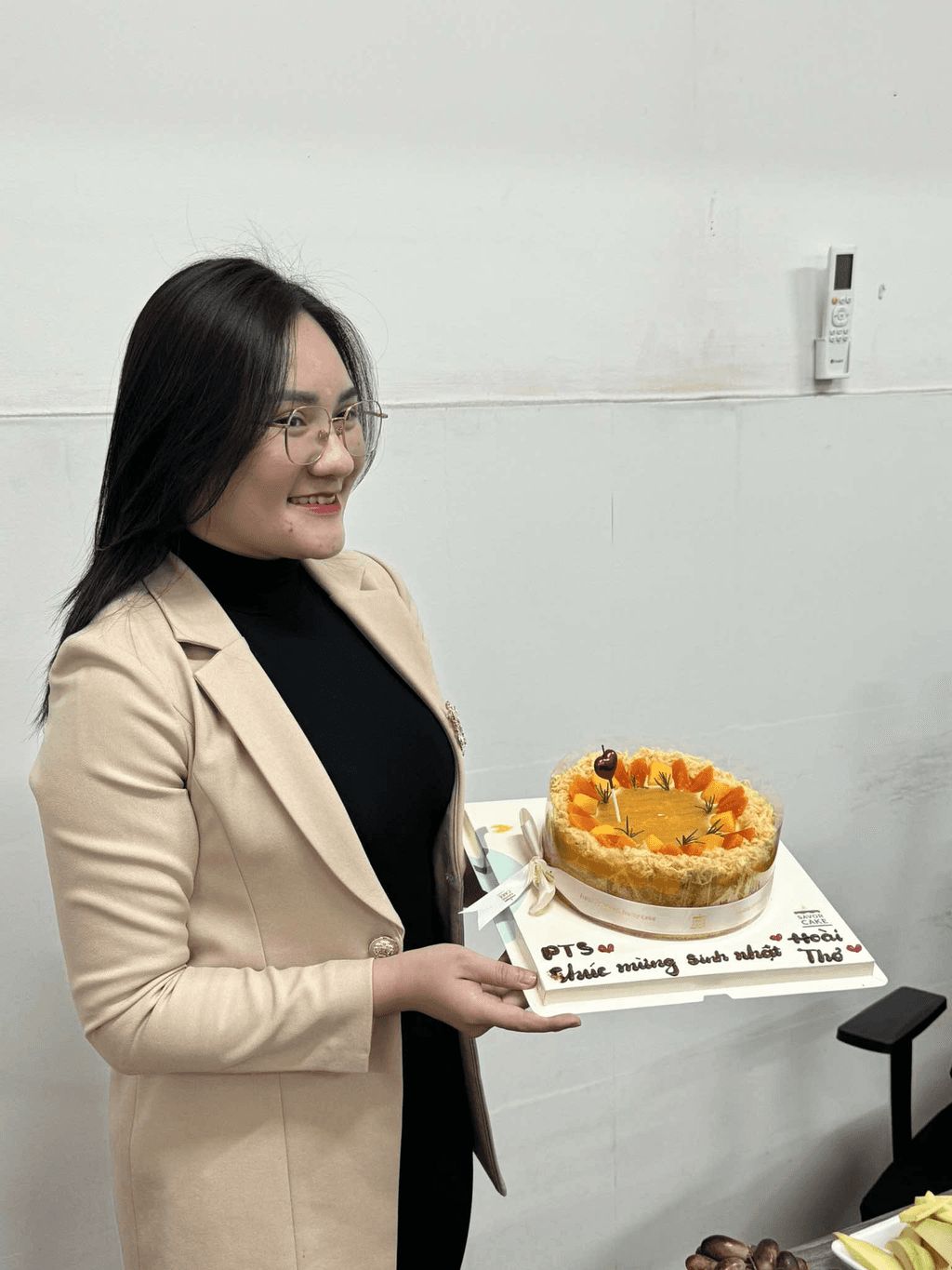 Ảnh feedback đơn 1576454 - Bánh bông lan trứng muối xoài size vừa 20x8cm