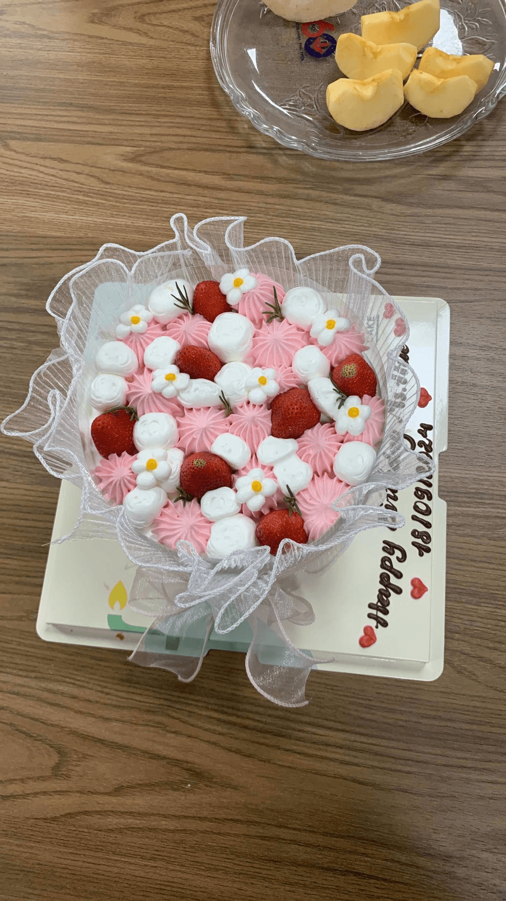 Ảnh feedback Bánh kem bó hoa Dâu tây Size nhỏ 17x7,5cm
