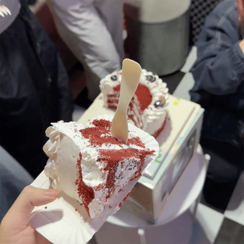 Ảnh feedback đơn 1575577 - (Bánh 1h) Bánh red velvet sữa chua việt quất size nhỏ 17x8cm