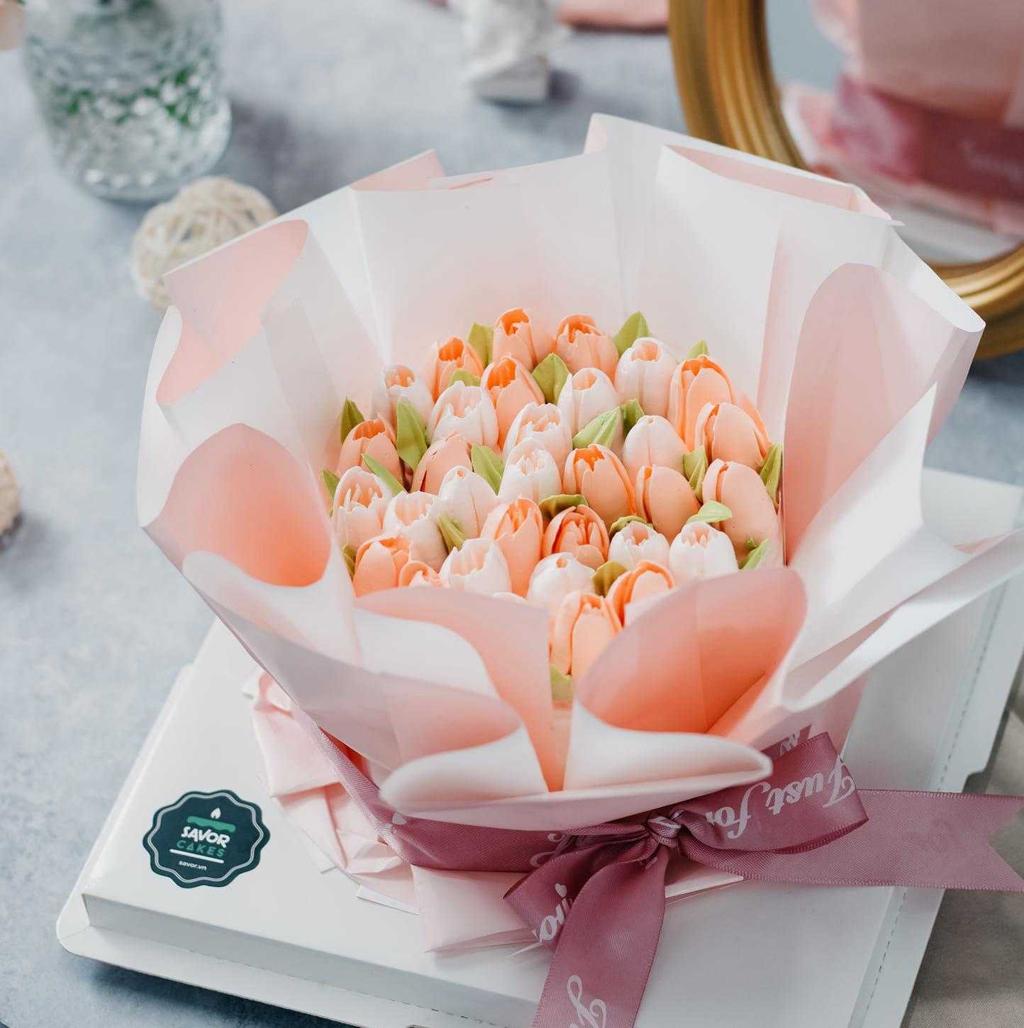 Bánh hoa tulip màu hồng